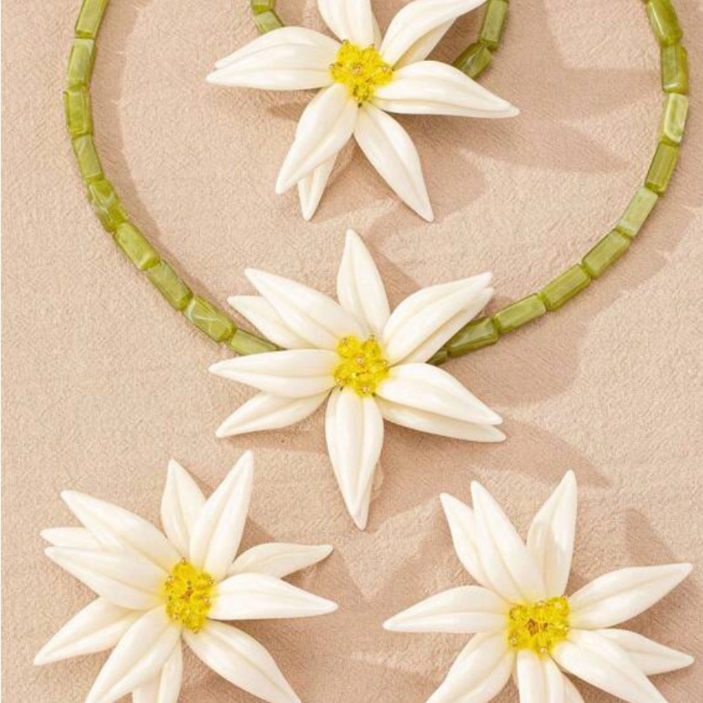 Floral Necklace and Brooch Set